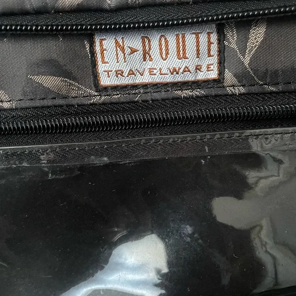 Toiletries Bag - Picture 3 of 5